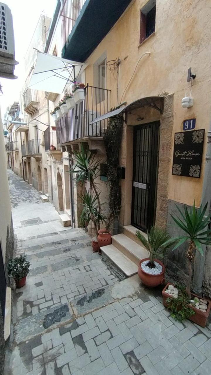Guest House Alla Scala Caltagirone Exterior foto