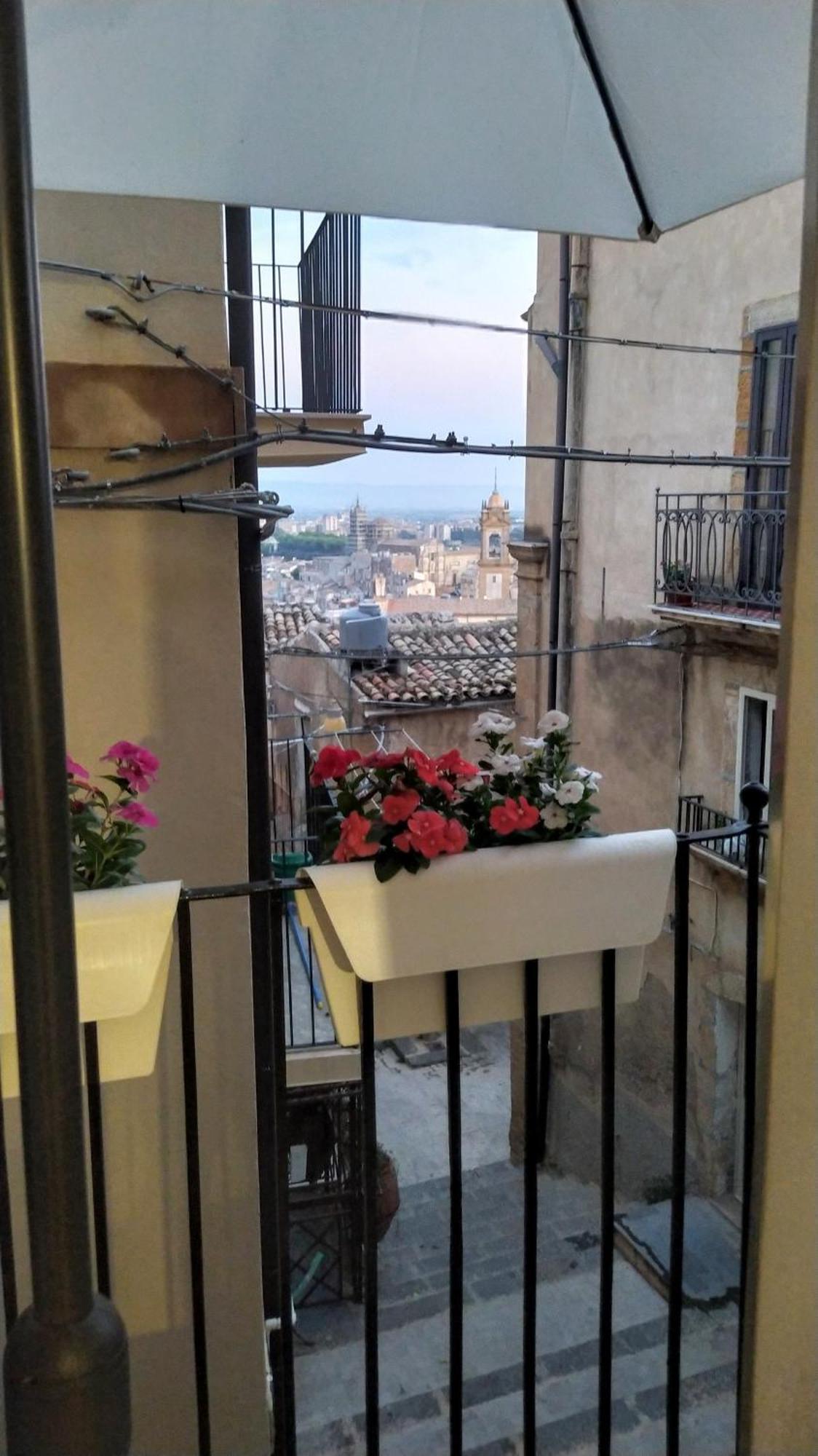 Guest House Alla Scala Caltagirone Exterior foto